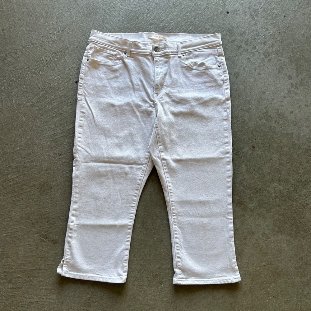 Levis Classic Capri Jeans Womens Size 32 White Light Wash Denim